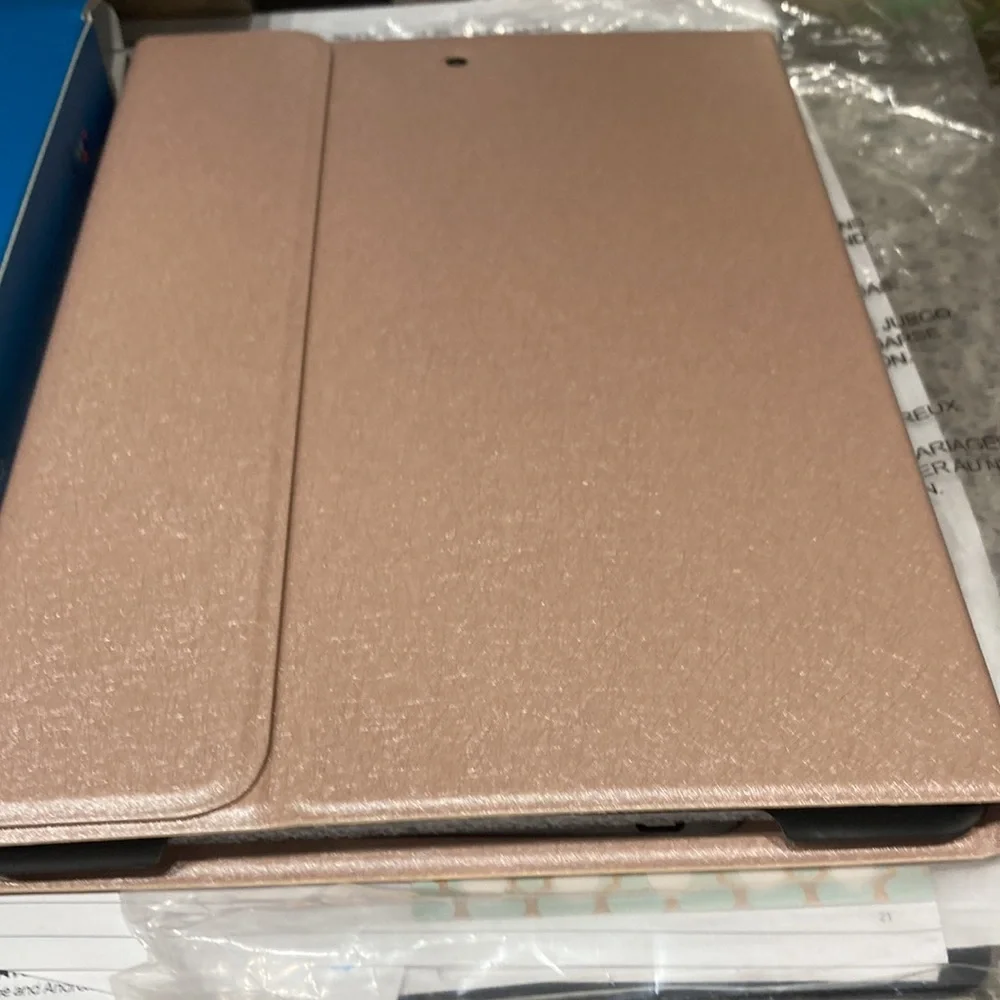 air exec Bluetooth Keyboard with Case IPad fits 10.2 iPad Rose Gold NIB